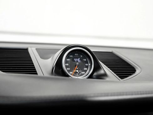 Used 2018 Porsche Macan Turbo w/ Premium Package Plus image 33