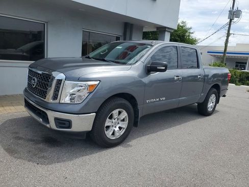 Used 2018 Nissan Titan SV RWD image 11