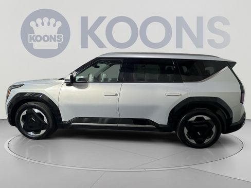 Used 2024 Kia EV9 Land AWD/4WD image 2