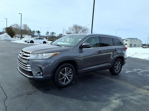 Used 2017 Toyota Highlander image 7
