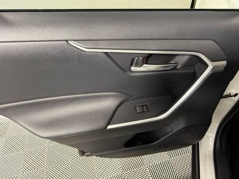 Used 2019 Toyota RAV4 XLE AWD/4WD image 36