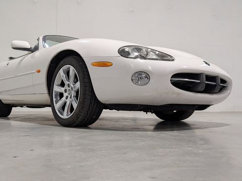 Used 2003 Jaguar XK8 Convertible image 22
