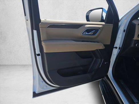 Used 2024 Chevrolet Suburban Premier w/ Premium Package RWD image 14