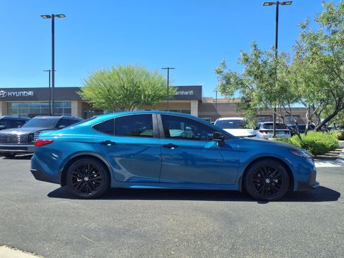 Used 2025 Toyota Camry SE w/ Convenience Package FWD image 7