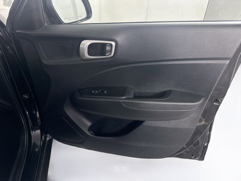 Used 2025 Hyundai Venue SE image 29