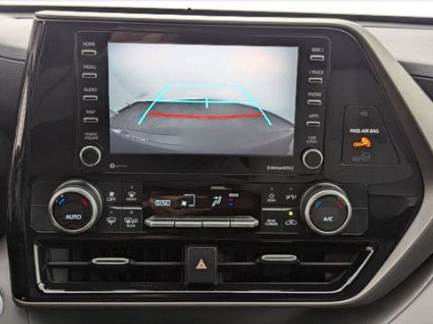 Used 2021 Toyota Highlander L image 30