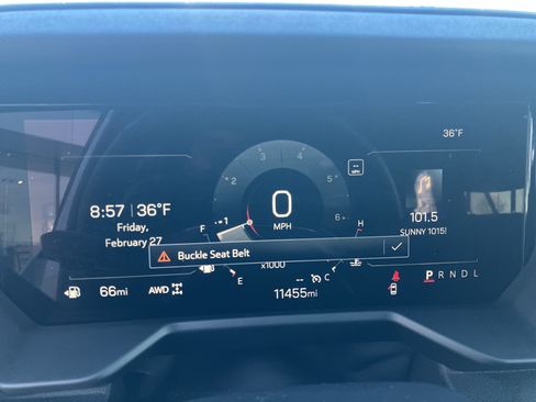 Used 2025 GMC Acadia Elevation image 27