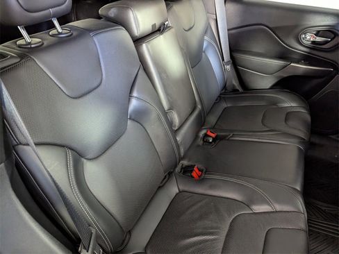 Used 2020 Jeep Cherokee Limited image 34