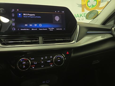 Used 2025 Chevrolet Trax LT w/ Driver Confidence Package FWD image 21
