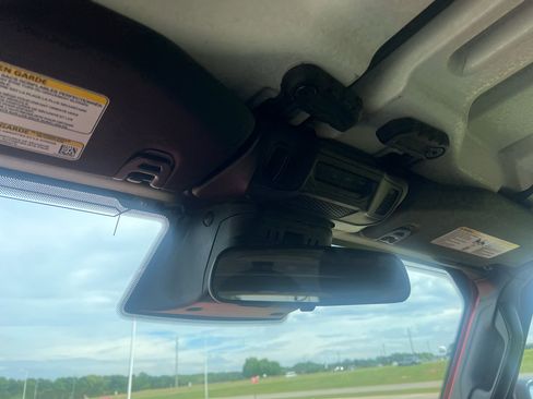 Used 2025 Jeep Wrangler Sahara image 22