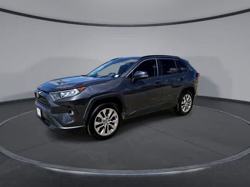 Used 2021 Toyota RAV4 XLE Premium FWD image 4
