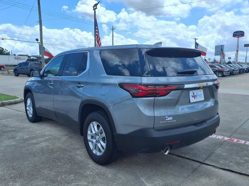 Used 2023 Chevrolet Traverse LS FWD image 8