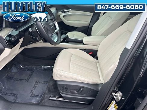 Used 2024 Audi Q8 e-tron Premium Plus w/ Premium Plus Package image 21