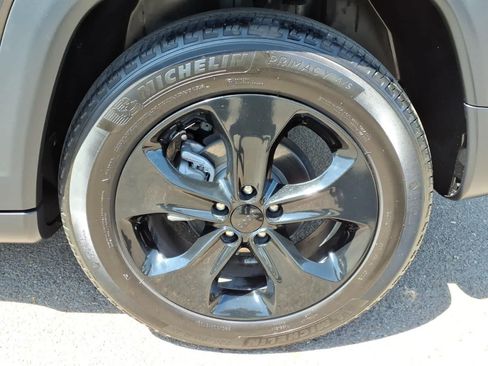 Used 2019 Jeep Compass Latitude FWD image 8