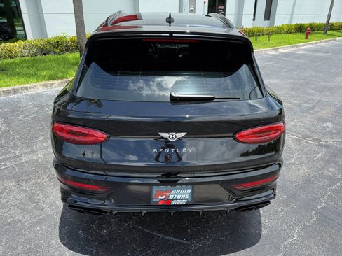 Used 2022 Bentley Bentayga AWD/4WD image 23
