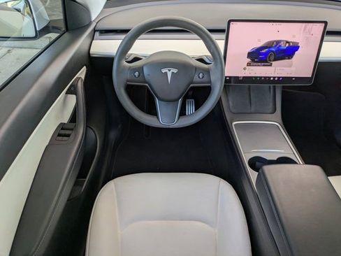 Used 2022 Tesla Model Y Performance image 13