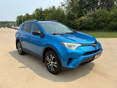 Used 2018 Toyota RAV4 LE w/ All Weather Liner Package FWD image 11