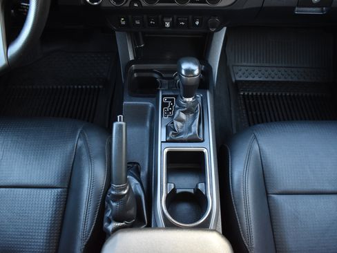 Used 2022 Toyota Tacoma TRD Sport w/ TRD Premium Sport Package image 19