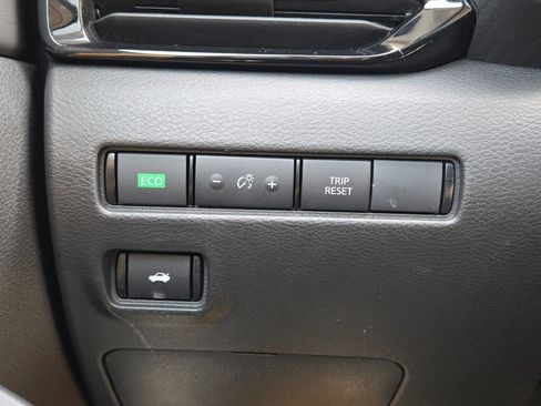 Used 2025 Nissan Sentra SV w/ SV Premium Package image 26