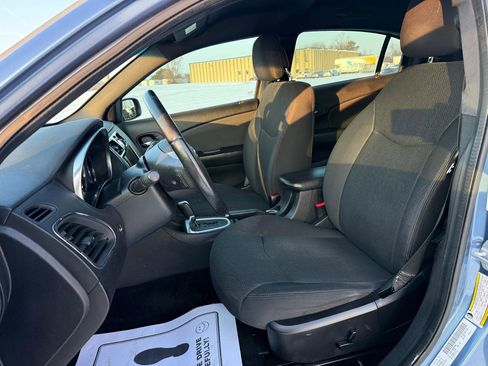 Used 2011 Chrysler 200 Touring w/ Cold Weather Group FWD image 11