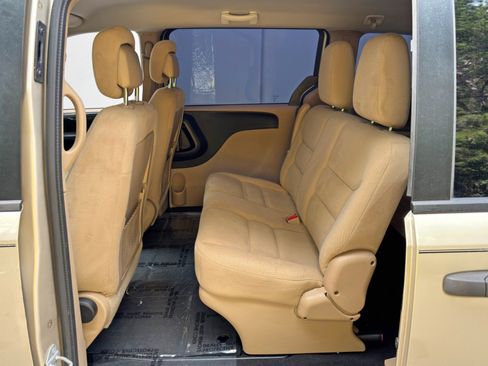 Used 2015 Dodge Grand Caravan American Value Package w/ UConnect Hands-Free Group FWD image 31