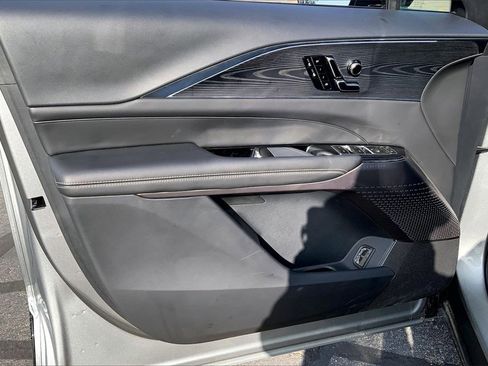 Used 2025 Cadillac Lyriq Luxury image 21