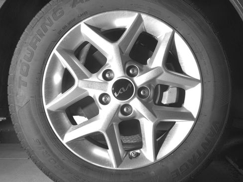 Used 2025 Kia Soul LX w/ LX Technology Package image 13