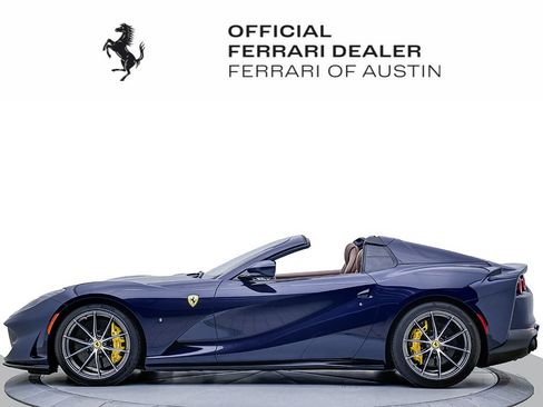 Used 2022 Ferrari 812 GTS RWD image 5