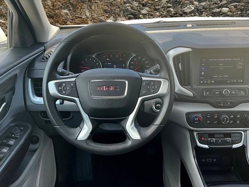 Used 2023 GMC Terrain SLE w/ Driver Convenience Package image 5
