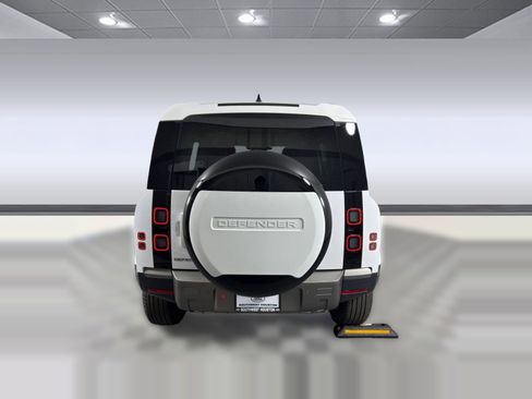 Used 2026 Land Rover Defender 110 S image 9