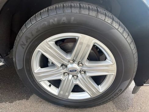 Used 2020 Ford Expedition XLT w/ Equipment Group 202A AWD/4WD image 4
