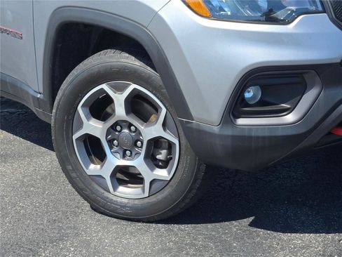 Used 2022 Jeep Compass Trailhawk AWD/4WD image 3