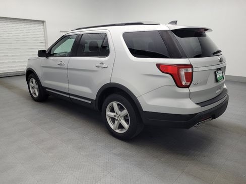 Used 2018 Ford Explorer XLT image 3