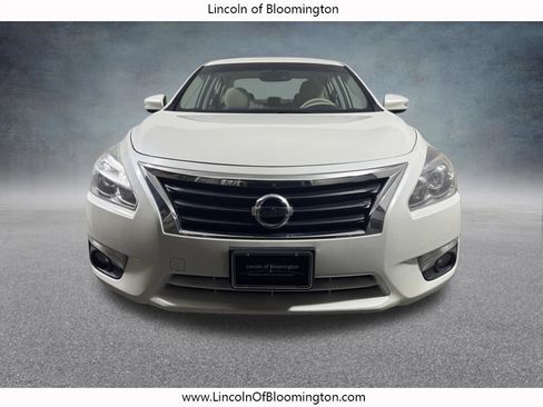 Used 2015 Nissan Altima 2.5 SV w/ Convenience Package FWD image 9