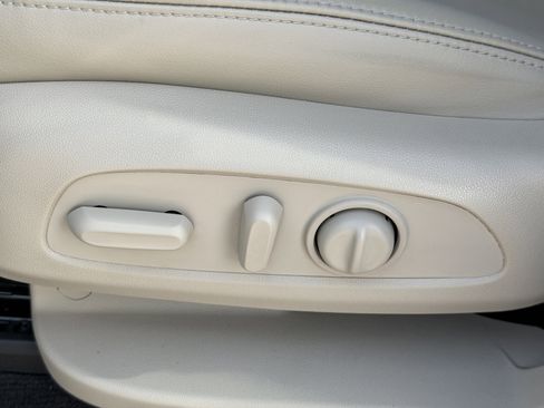 Used 2020 Buick Enclave Essence w/ Sound and Sites Package image 20