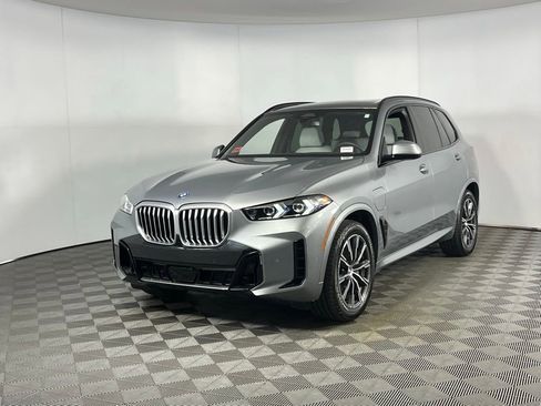 Used 2025 BMW X5 xDrive50e w/ M Sport Package image 8