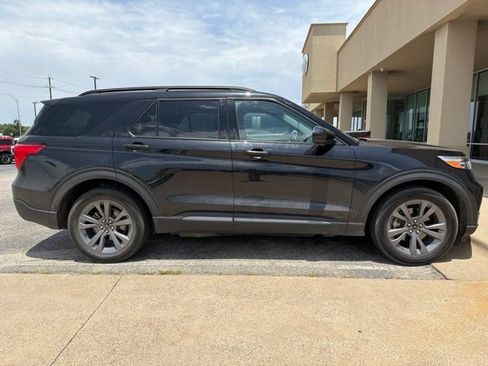 Used 2023 Ford Explorer XLT w/ Equipment Group 202A RWD image 3