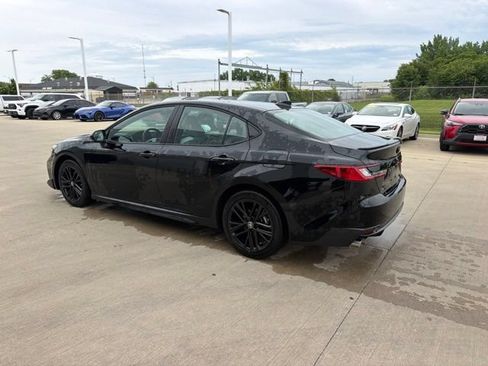 Used 2025 Toyota Camry SE AWD/4WD image 5