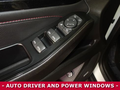 Used 2023 Chevrolet Traverse RS image 7