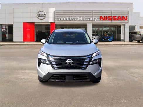 Used 2024 Nissan Rogue SV image 8