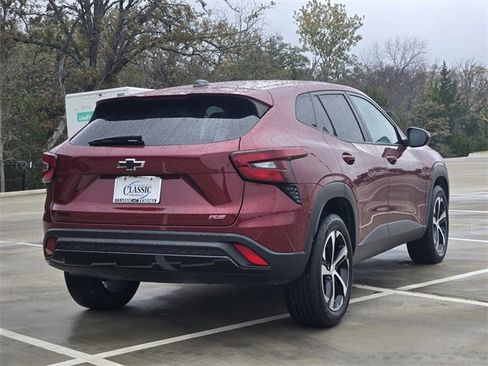 Certified 2024 Chevrolet Trax RS w/ Sunroof Package image 8