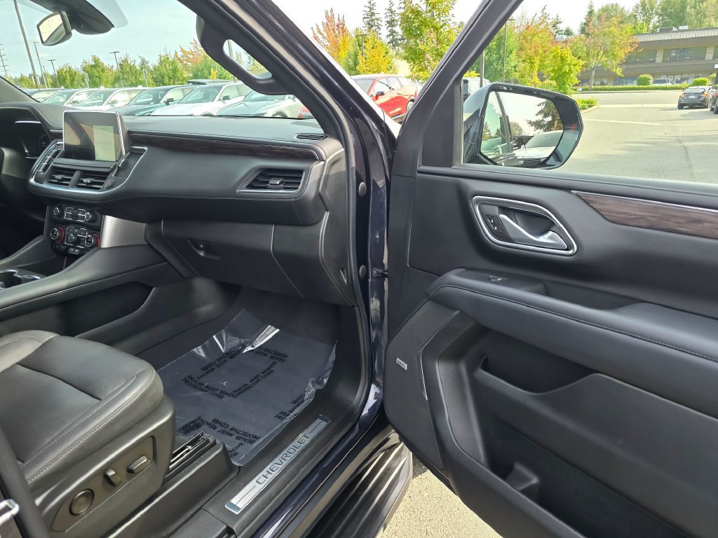 Used 2022 Chevrolet Suburban LT w/ Luxury Package AWD/4WD image 10