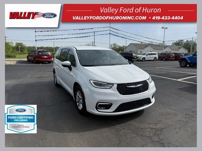 Used 2023 Chrysler Pacifica Touring-L
