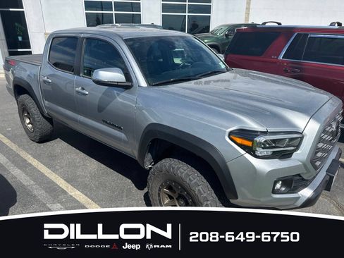 Used 2022 Toyota Tacoma TRD Off-Road AWD/4WD image 3