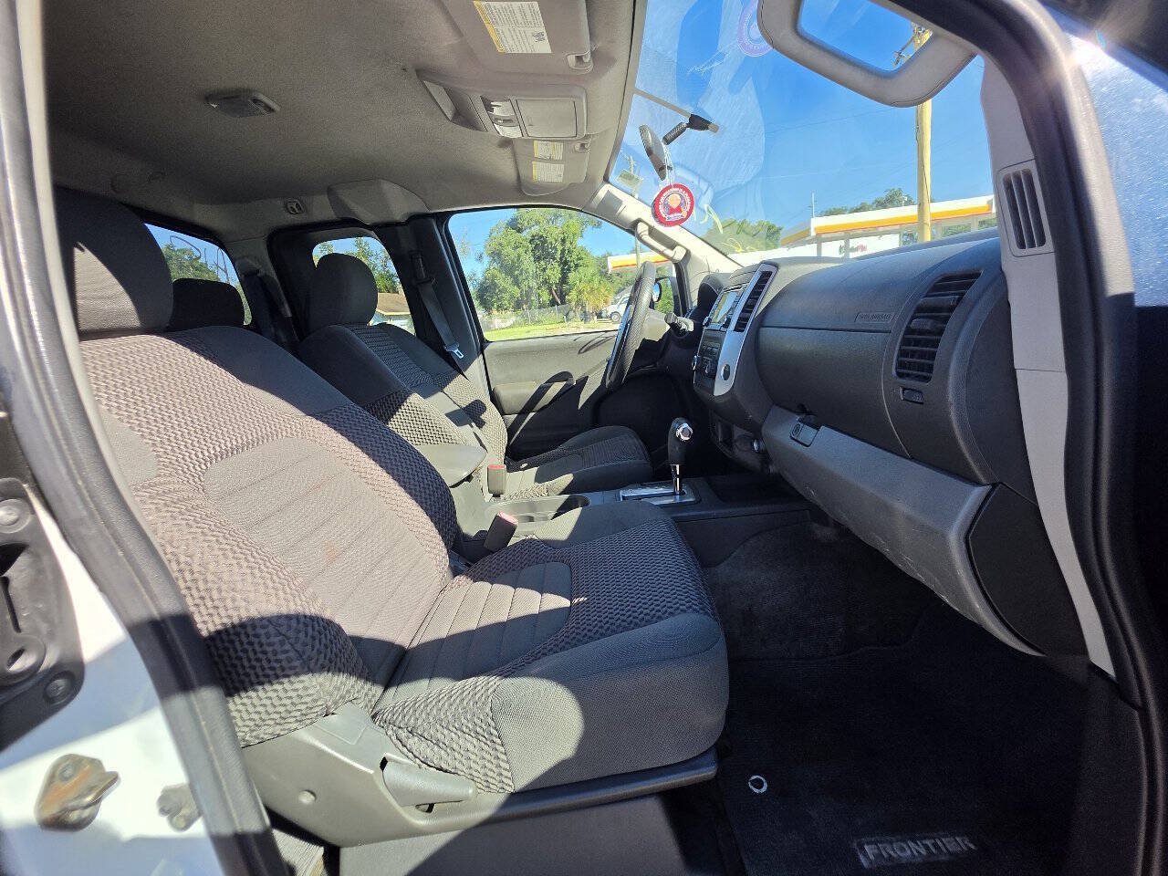Used 2016 Nissan Frontier SV RWD image 11