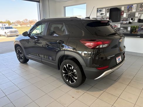 Used 2022 Chevrolet TrailBlazer LT w/ Convenience Package image 3