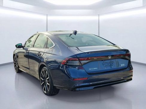 Used 2023 Honda Accord Touring image 3