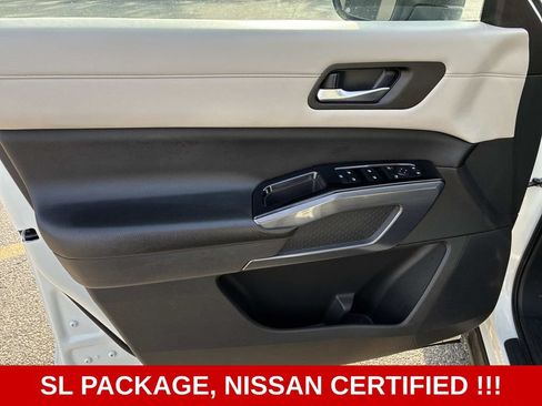 Used 2022 Nissan Pathfinder SL AWD/4WD image 18
