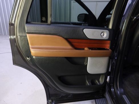 Used 2024 Lincoln Navigator Reserve image 31