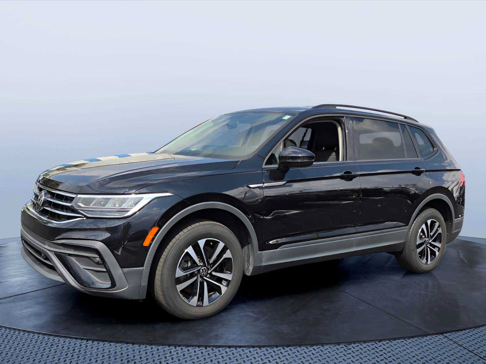 Used 2022 Volkswagen Tiguan S FWD image 2